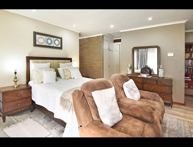 4 BEDROOM HOUSE FOR SALE IN RANDJESFONTEIN AH
